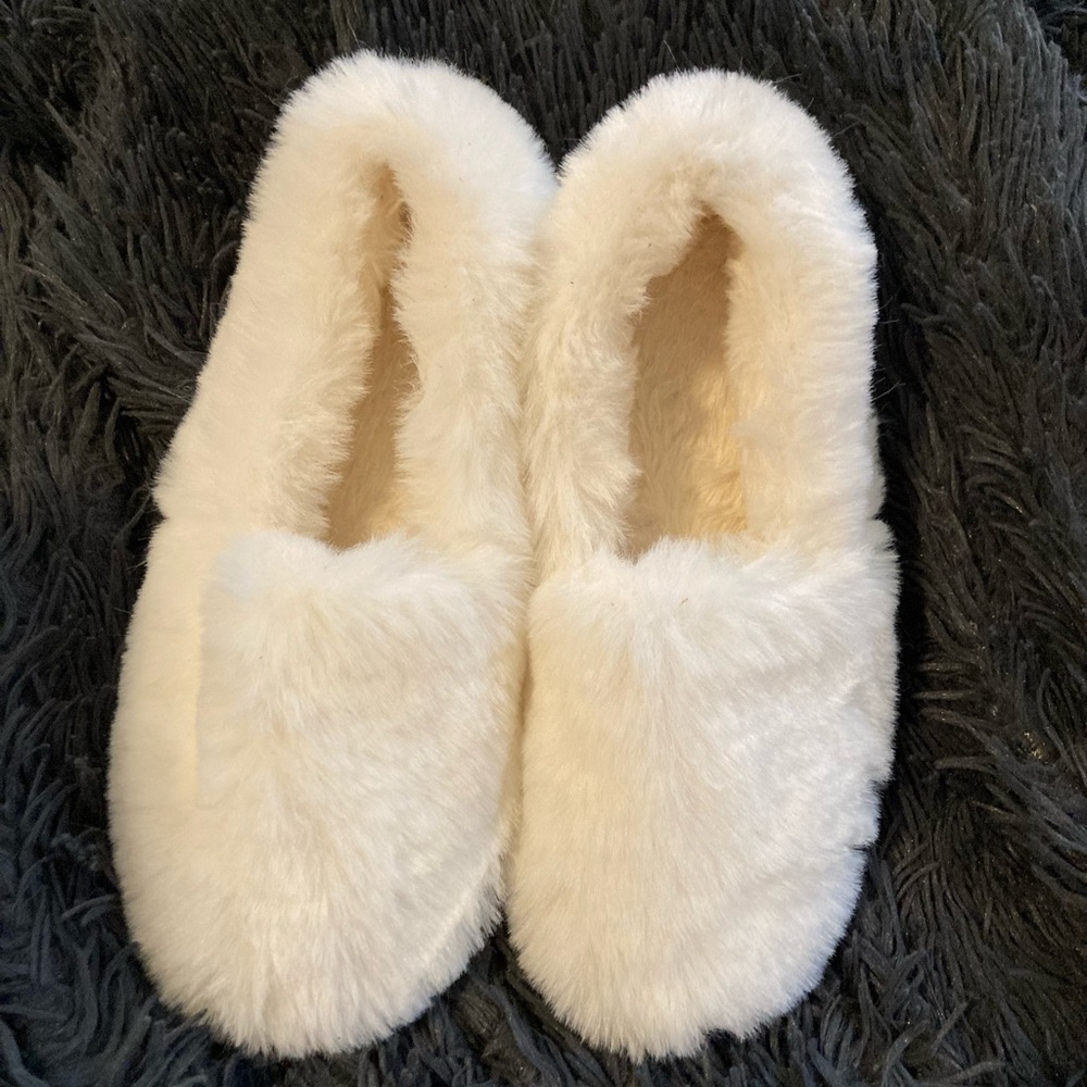Secret treasures white soft, fluffy slippers
